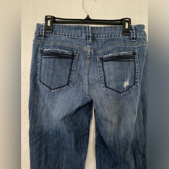 Elle | Distressed Ankle length denim | Size 6 - Picture 2 of 5